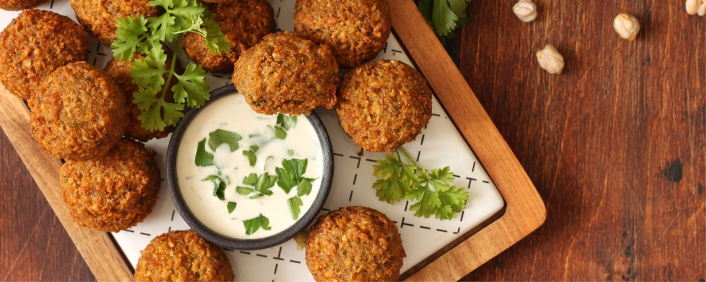 Falafel with Cucumber Yoghurt Sauce