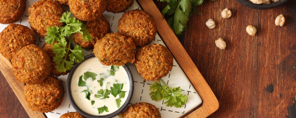 Falafel with Cucumber Yoghurt Sauce