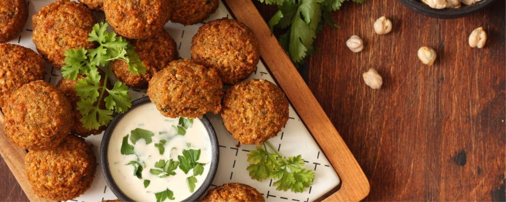 Falafel with Cucumber Yoghurt Sauce