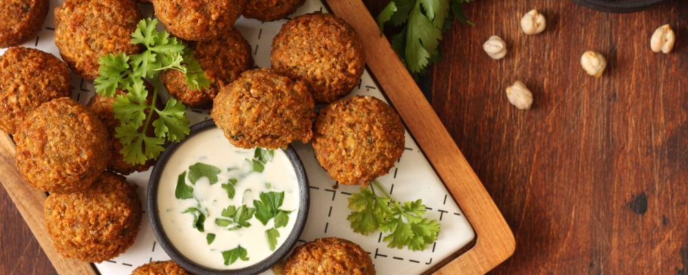 Falafel with Cucumber Yoghurt Sauce