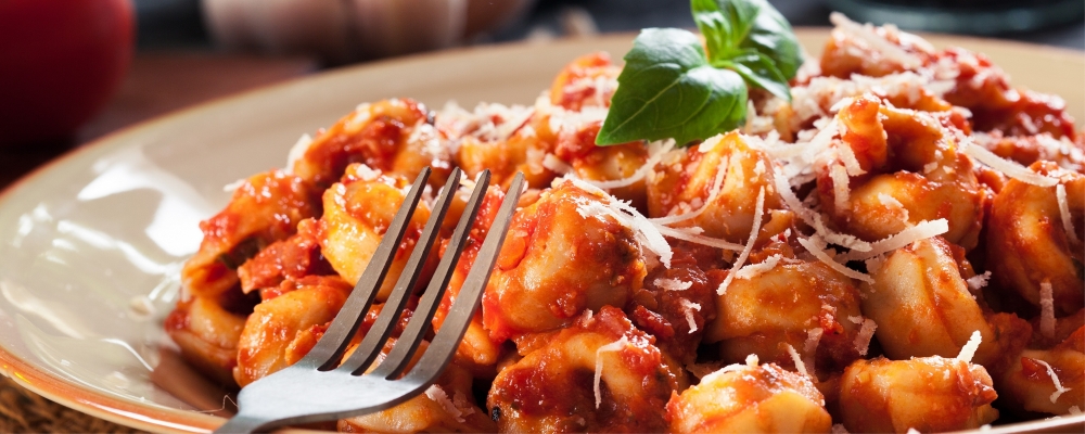 Spinach and Ricotta Tortellini in a Tomato Sauce