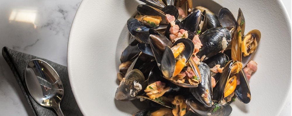 Mussels with Cider and Bacon